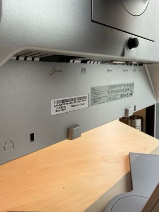 2und - Pantalla Dell 22 con cables