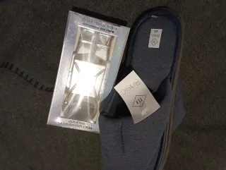 Zapatillas y colonia de hombre