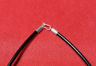 Cordones de caucho y plata