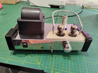 Amplificador a válvulas negro