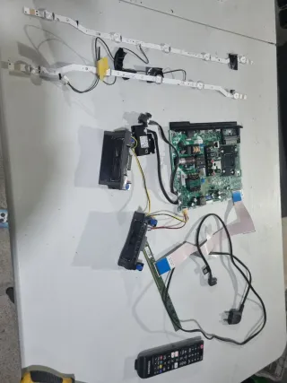 Despiece Smart TV Samsung 32 UE32T4305AK