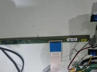 Despiece Smart TV Samsung 32 UE32T4305AK