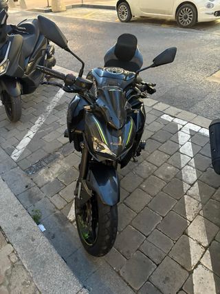 Kawasaki Z900 Negra y Verde