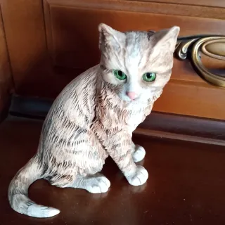 Familia de gatitos decorativos