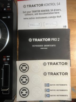 Controladora DJ Traktor Kontrol S4