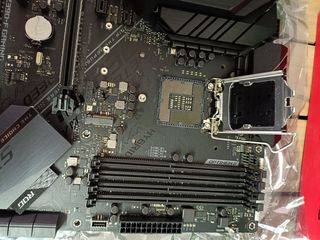 ASUS ROG STRIX Z390-F Gaming - Placa base Gaming ATX Intel de 8a y 9a gen, LGA 1151 con Iluminación RGB Aura Sync, OC por IA, DDR4 4266 MHz+, 2 M.2 con disipación, SATA 6Gbps, HDMI y USB 3.1 Gen. 2