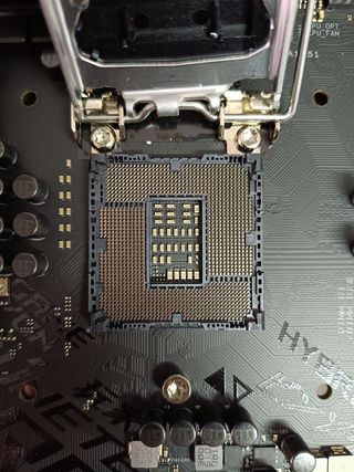 ASUS ROG STRIX Z390-F Gaming - Placa base Gaming ATX Intel de 8a y 9a gen, LGA 1151 con Iluminación RGB Aura Sync, OC por IA, DDR4 4266 MHz+, 2 M.2 con disipación, SATA 6Gbps, HDMI y USB 3.1 Gen. 2