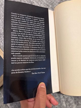 CINCUENTA SOMBRAS DE GREY + REGALO