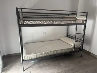 Litera metálica gris y beige