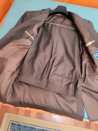 Traje chaqueta chico marrón