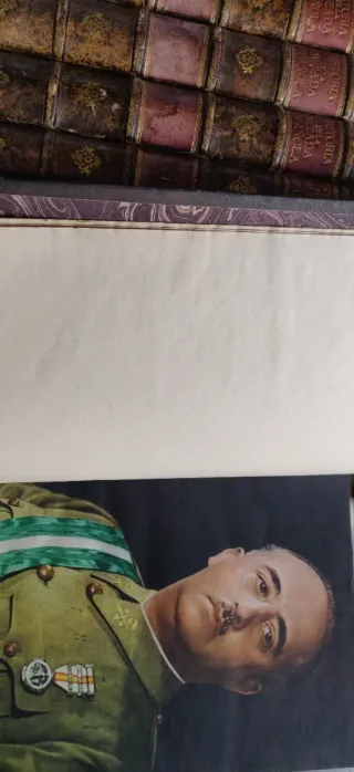 Colección de libros de historia antiguos