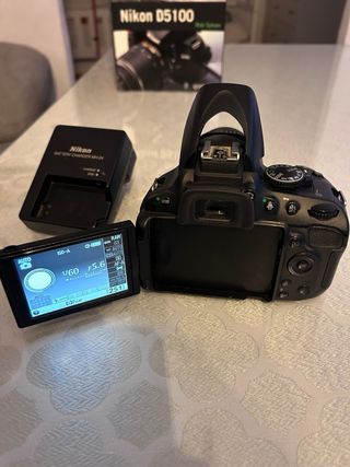 Cámara Nikon D5100 + Objetivo 18-55mm
