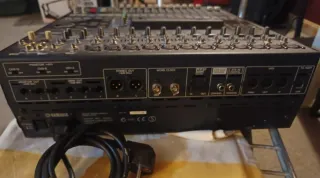 Mesa de mezcla digital motorizada Yamaha 01V96