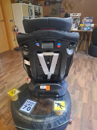 Silla de bebé Babyauto negra.