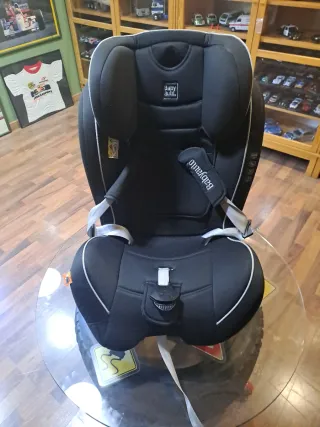 Silla de bebé Babyauto negra.