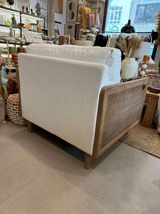 Sillón Ratan Marrón cojines blanco roto 93x86x88