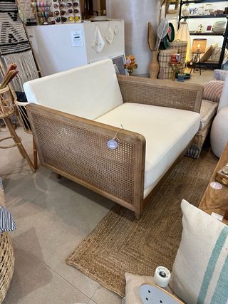 Sillón Ratan Marrón cojines blanco roto 93x86x88