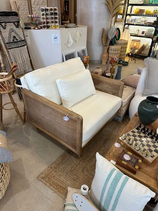 Sillón Ratan Marrón cojines blanco roto 93x86x88