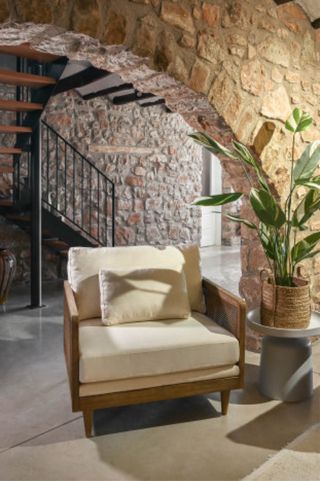 Sillón Ratan Marrón cojines blanco roto 93x86x88