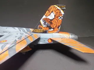 Maqueta F-18 Ejército Español 1/48