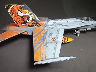 Maqueta F-18 Ejército Español 1/48