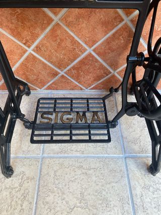 Máquina de coser Sigma antigua