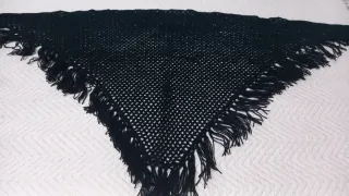 Toquilla negra traje aldeana niña