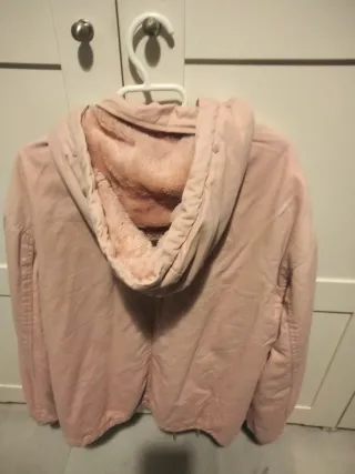 Chaqueta rosa con capucha CKH Talla 40