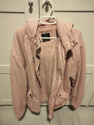 Chaqueta rosa con capucha CKH Talla 40