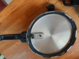 Olla a presión Tefal Sensor 8L Muy poco uso