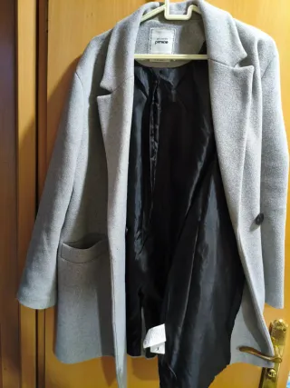 Abrigo gris doble botonadura mujer.