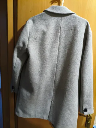 Abrigo gris doble botonadura mujer.