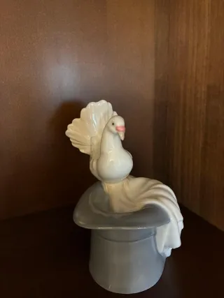 Figura porcelana paloma porta anillos