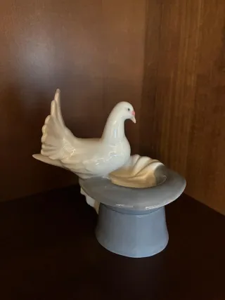 Figura porcelana paloma porta anillos