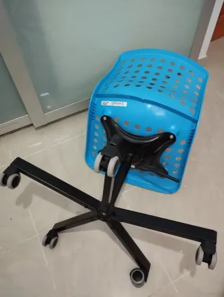 Silla de escritorio azul Ikea