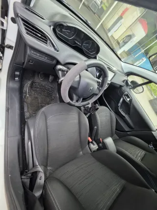 Peugeot 208 2015