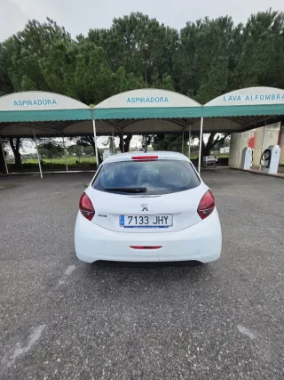 Peugeot 208 2015