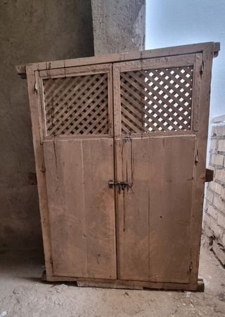 Puerta alacena antigua
