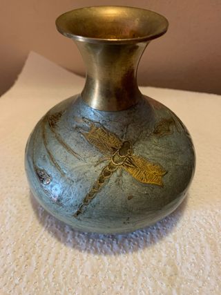 Vasetto in ottone smaltato a rilievo