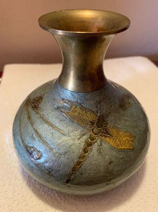 Vasetto in ottone smaltato a rilievo