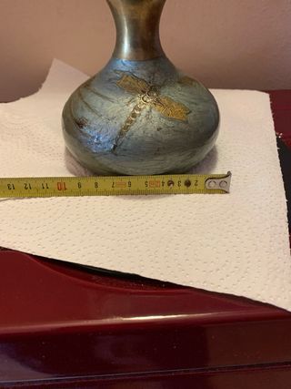 Vasetto in ottone smaltato a rilievo