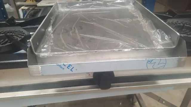 Cocina 3 fuegos con plancha nueva