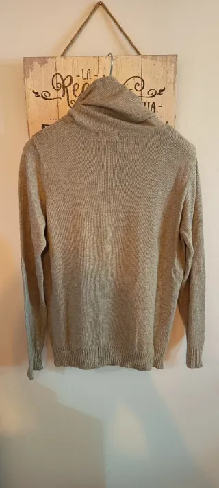 Jersey de lana beige cuello chimenea