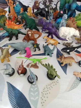 Lote figuras prehistóricas y míticas