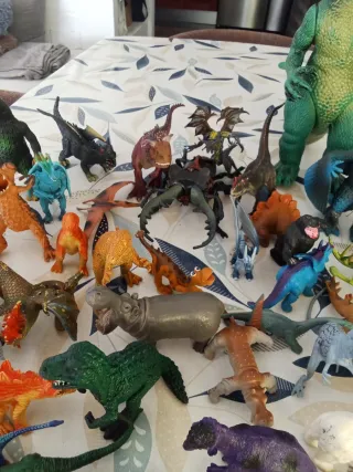 Lote figuras prehistóricas y míticas