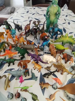 Lote figuras prehistóricas y míticas