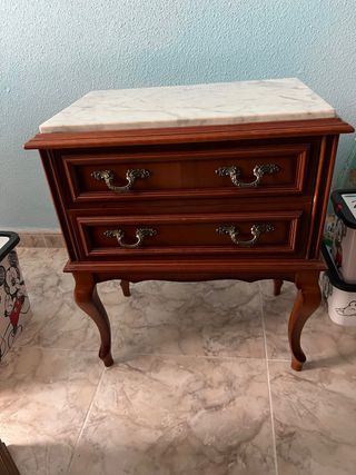 Mesilla de noche de mármol y madera