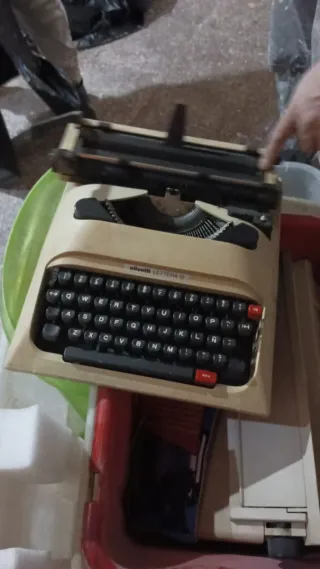 Máquina de escribir Olivetti PT 505