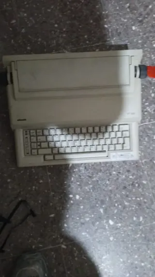 Máquina de escribir Olivetti PT 505