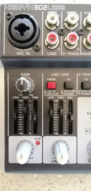 Mezclador Behringer Xenyx 302USB